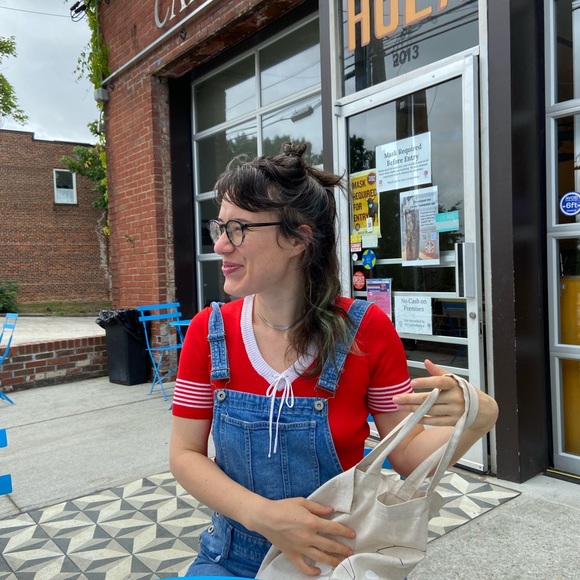 Meet your Posher, Rebecca - Picture 2 of 2